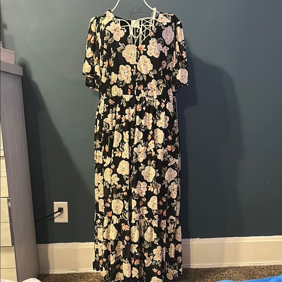 Siren Lily Black and Cream Flutter Sleeve Maxi Sundress - Picture 1 of 3